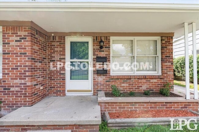 Photo - 3145 Sherbrooke Rd