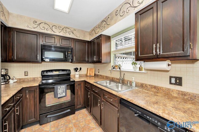 Photo - 11112 Memorial Pkwy SW