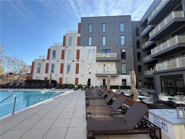 Building Photo - 775 Juniper St NE Unit 234