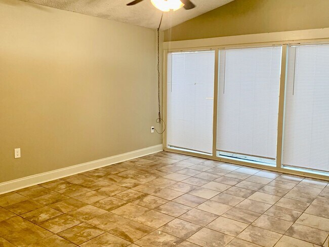 Photo - 508 Fox Run Ave Unidad 2