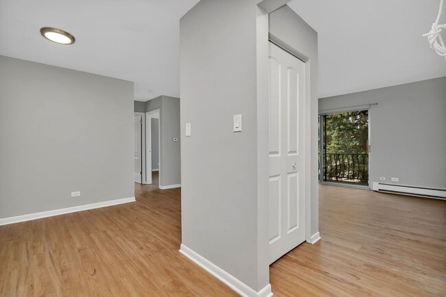 909-913 Plainfield Rd Apartments