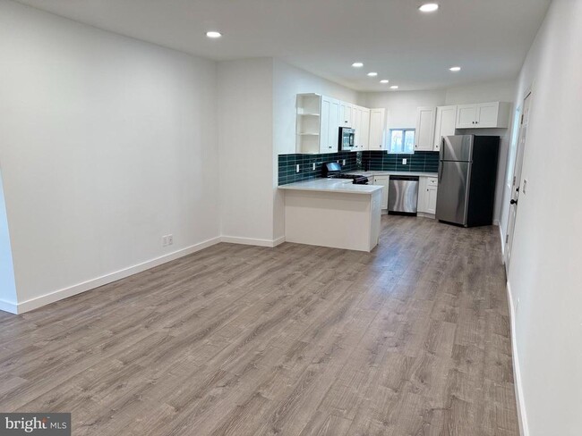 Building Photo - 6366 Rogers Ave Unit B