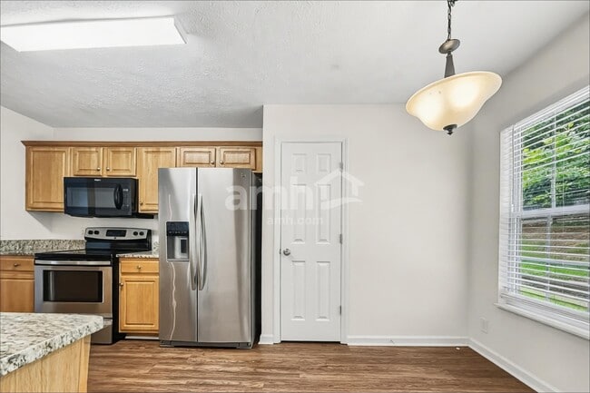 Photo - 916 Springs Hill Way