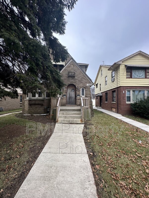 Photo - 4635 W Fond du Lac Ave