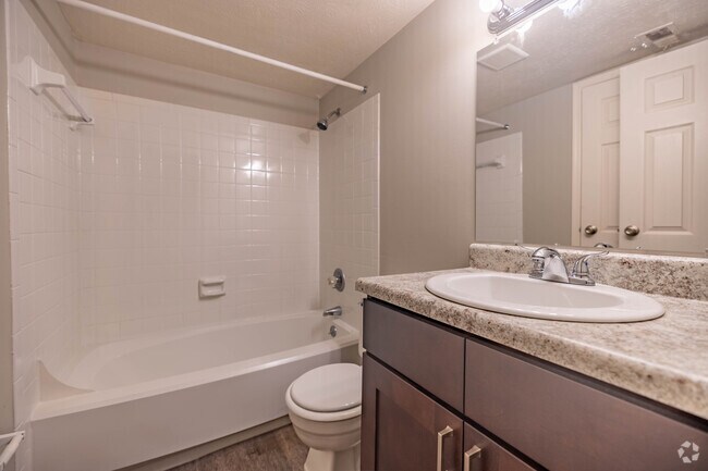 Crown Crossing Apartments - Bathroom 2BR, 1BA - 925SF