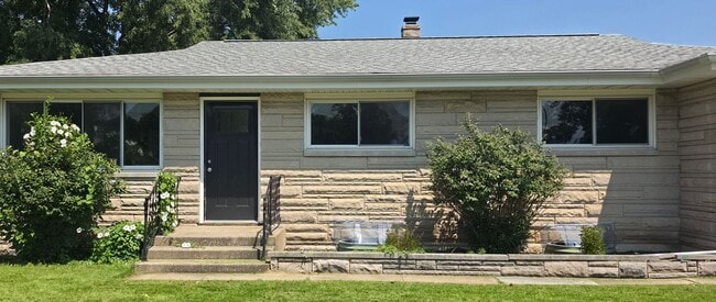 Photo - 612 W Russ Ave