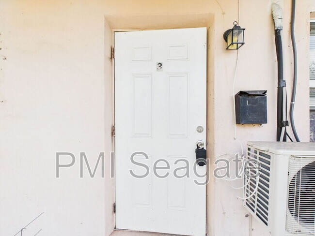 Photo - 2711 NW 1st St Unit 3