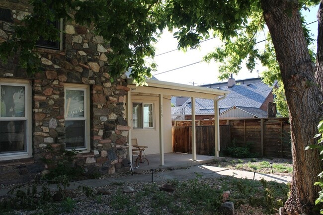 Photo - Recently renovated | Bay window | Walkable | Washer/Dryer combo in unit Unit 715 Arapahoe St