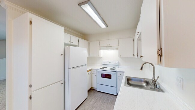 Photo - 390 Alameda del Prado