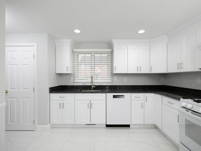 Photo - 8 Eugene Way