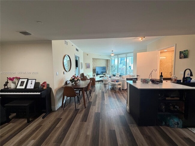 Building Photo - 350 S Miami Ave Unit 1503
