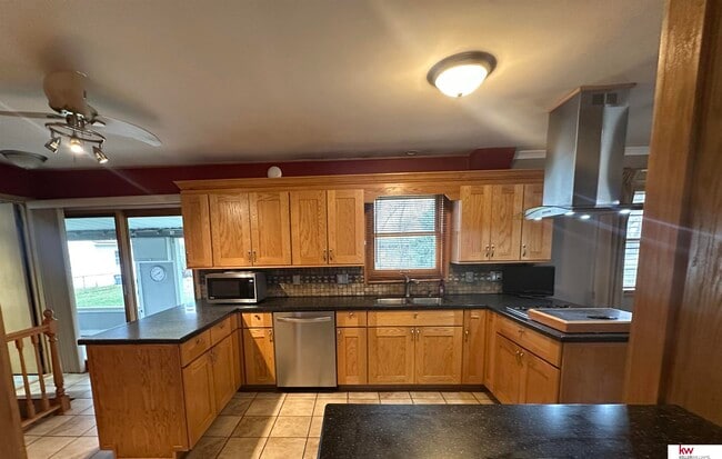 Photo - 5010 Castelar St