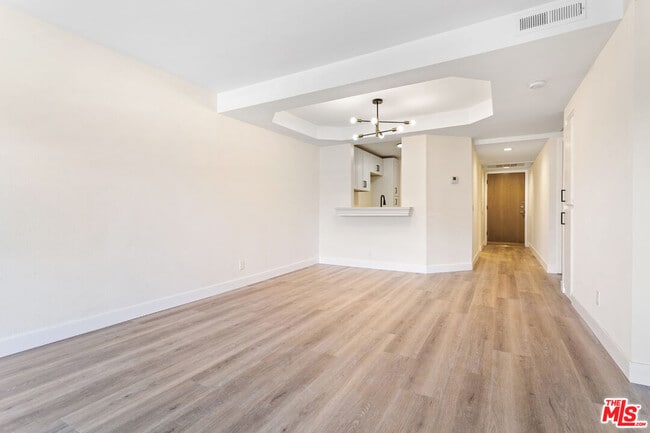 Photo - 535 W 4th St Unit 110