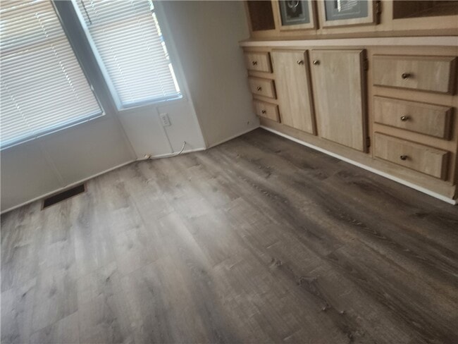 Photo - 691 Church St