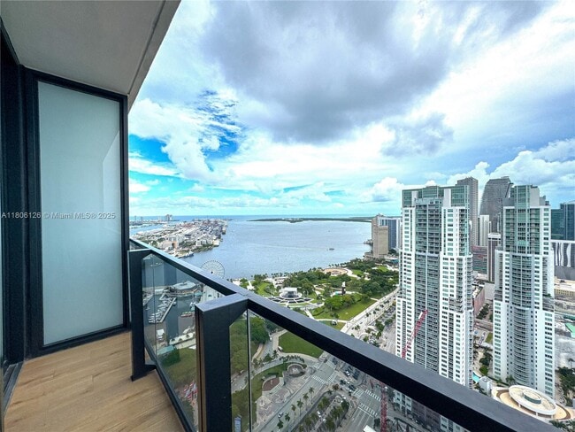 Photo - 398 NE 5th St Unidad 4316 Rental