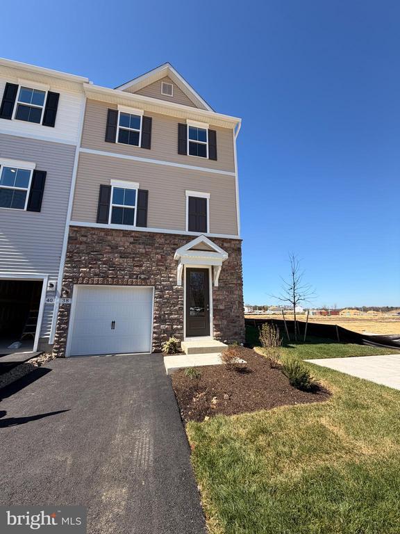 Photo - 49 Basswood St