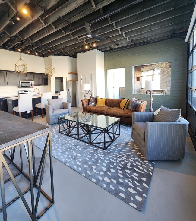 Photo - 501 Main St S