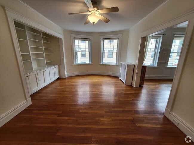 Building Photo - 11 Wellman St Unit 1 Rental