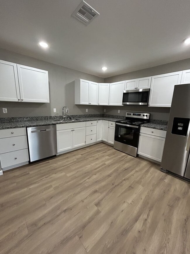 Photo - 712 Columbus St Unit 712 N Columbus -  B