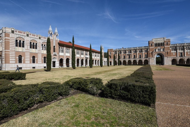 Ideal location, only 1.5 miles from Rice University
