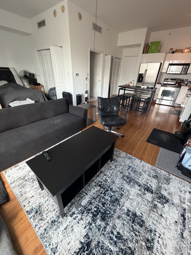 Building Photo - 133 NE 2nd Ave Unit 1017