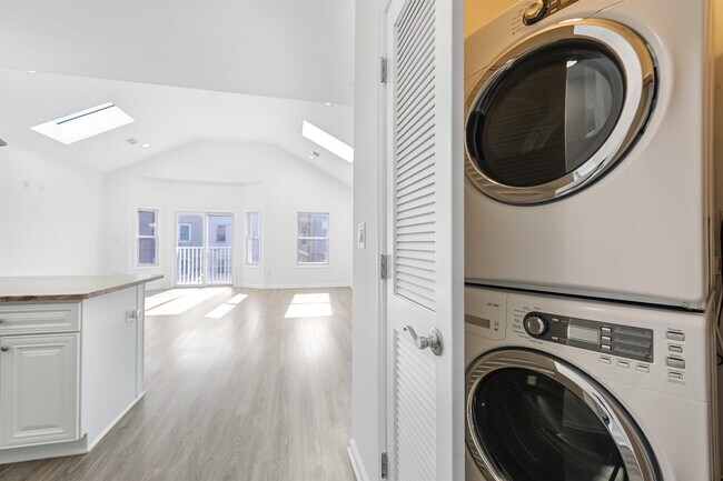 Photo - 62 Hutton St