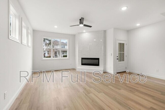 Photo - 2109B 14th Avenue N