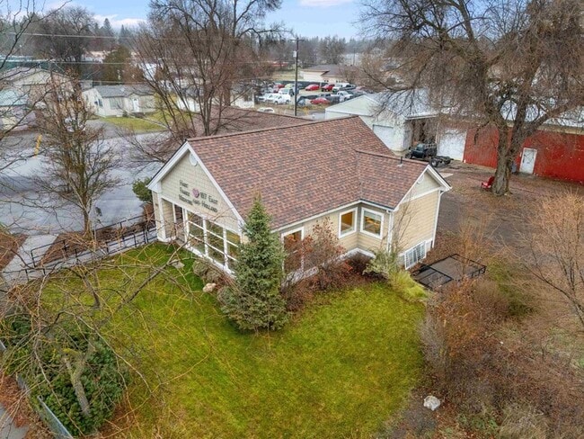 107 E Holland Ave