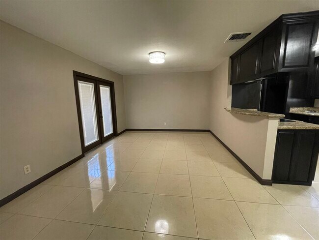 Photo - 5920 Springfield Ave