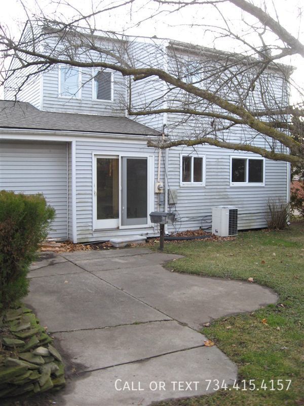 Photo - 2863 Marshall St