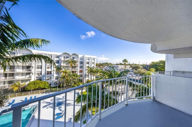 Photo - 492 NW 165th St Unidad C-512