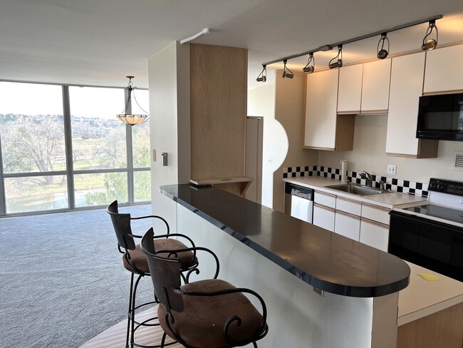 Building Photo - Corner Condo with Stunning Views in Cherry... Unit 608