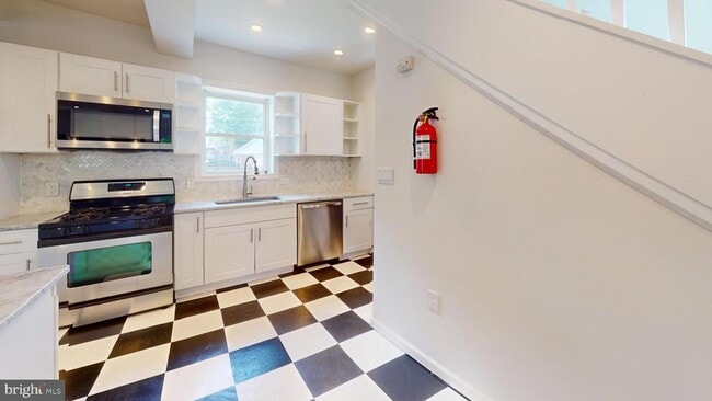 Photo - 452 Oakwood St SE