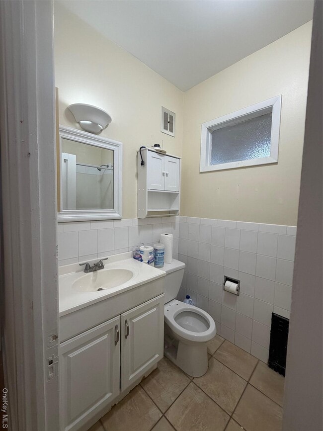 Photo - 837 White Plains Rd Unit 1R