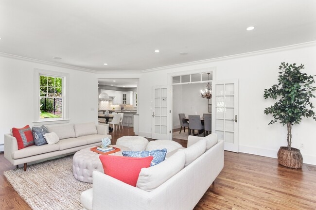 Photo - 29 Weston Hill Rd