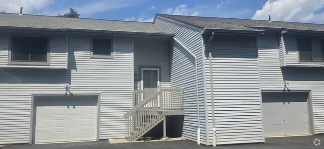 Building Photo - 33 Baxter Rd Unit 5B Rental