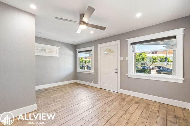 Photo - 307 W 7th St Unidad 309