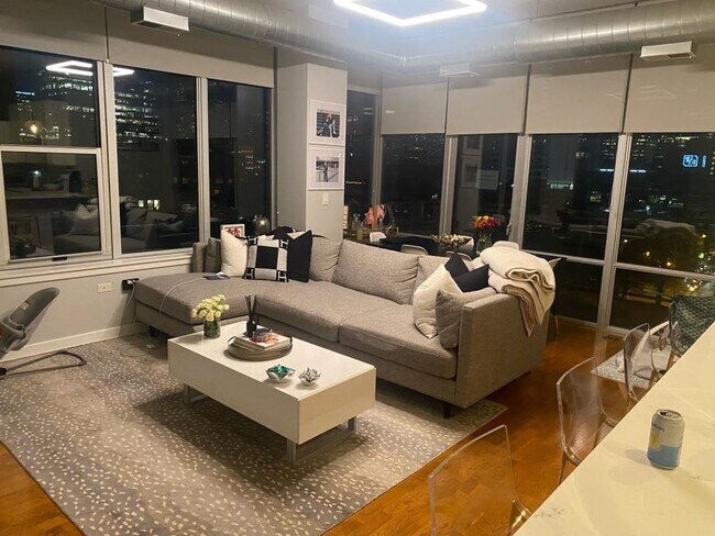 Photo - 2 bedroom in Chicago IL 60607 Unit 717