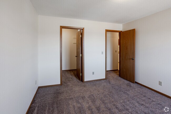 2BR, 1BA - 793SF - Primary Bedroom