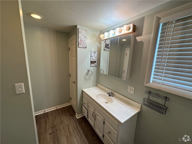 Building Photo - 21 Anderson Ave Rental