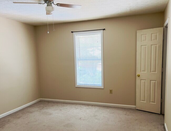 Photo - 449 Evans St