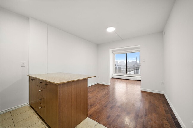 Building Photo - 1180 Rue Du Fort