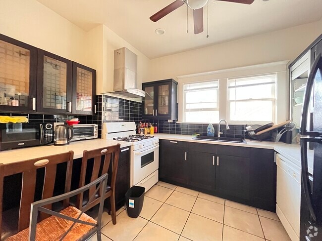 Building Photo - 3023 1/2 Van Buren Pl Rental