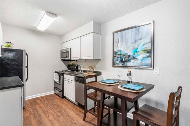 Dining area - University Lake