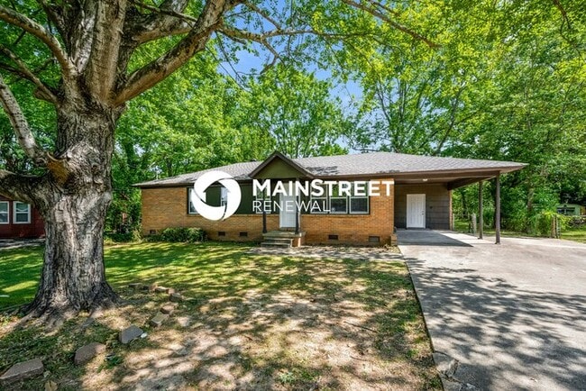 Building Photo - 3 Bedroom Pet-Friendly Home in Birmingham, AL with Main Street Renewal