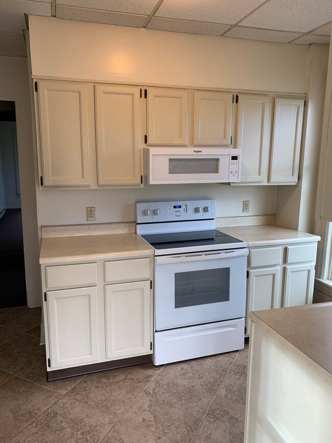 Building Photo - 300 Grampian Blvd Unit 1