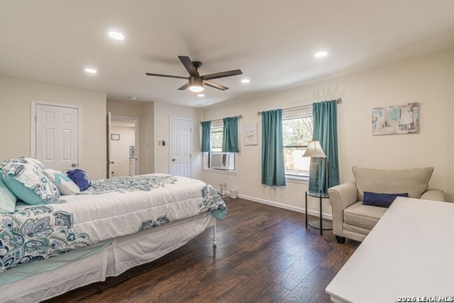 Photo - 207 W Hermine Blvd