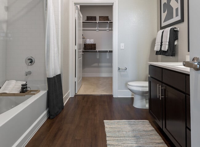 2BD, 2BA - 1055SF - Primary Bathroom