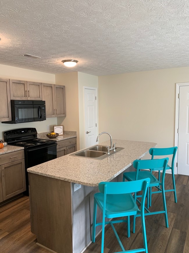 Building Photo - Creekside Crossing Apartments