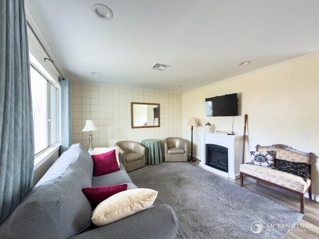 Photo - Charming 2BR Townhome in Hueneme Bay 55+ Golf Community